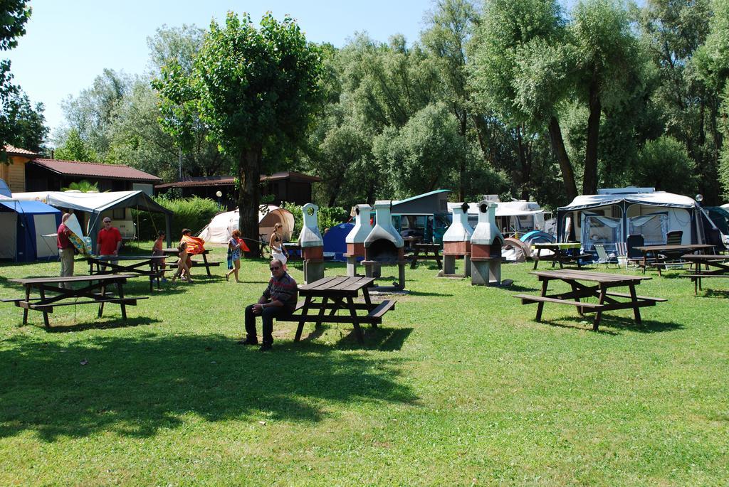 Dkamping Village - International Camping Ispra Buitenkant foto