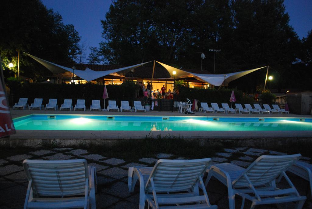 Dkamping Village - International Camping Ispra Buitenkant foto