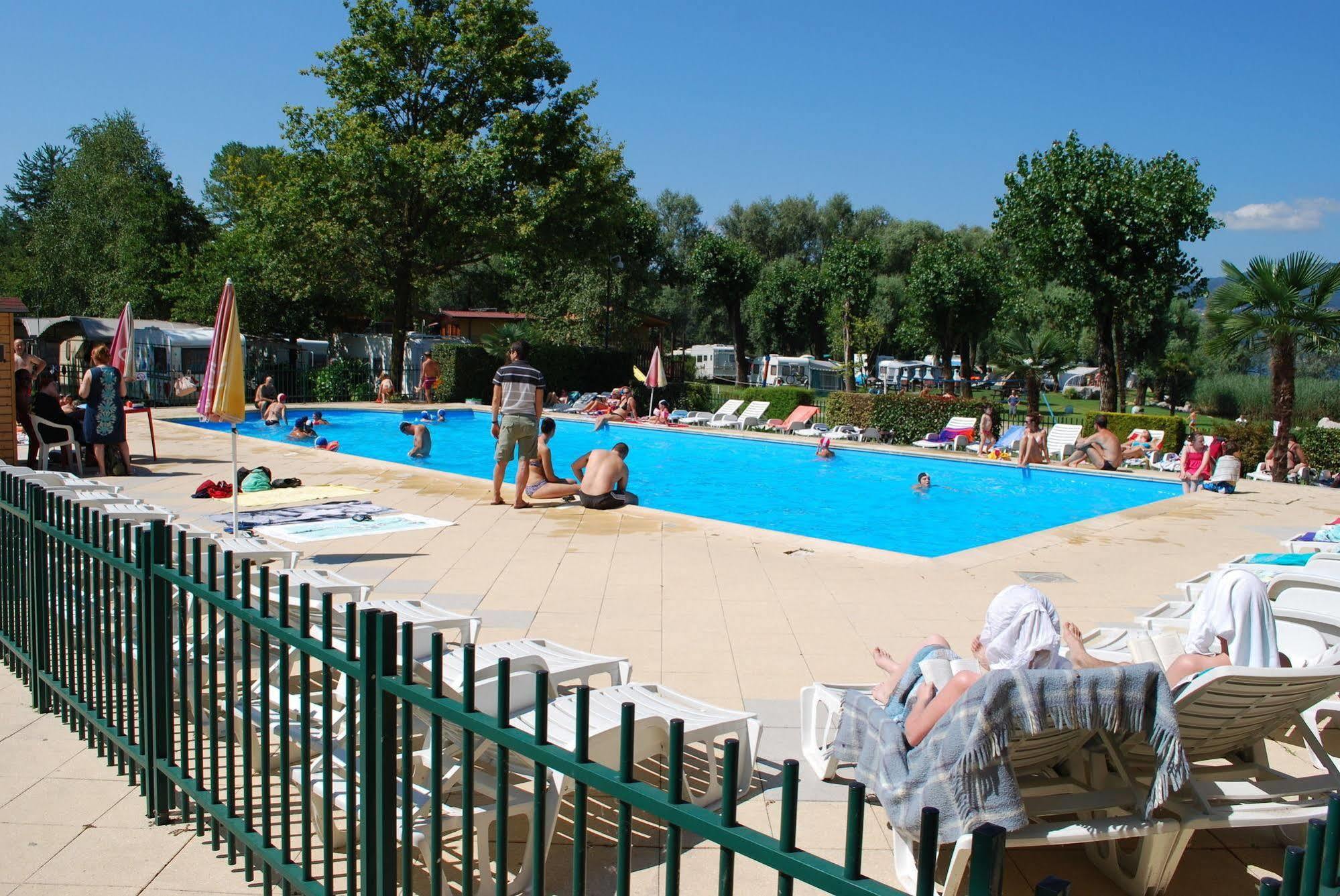 Dkamping Village - International Camping Ispra Buitenkant foto